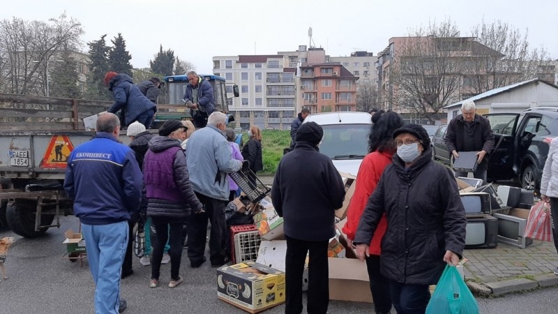700 граждани предадоха над 2760 кг отпадъци в седмата кампания под надслов ”По-чист, по-зелен и по-цветен Пазарджик – 2021”